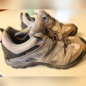 Salomon gore tex hiking shoe's size 7.5